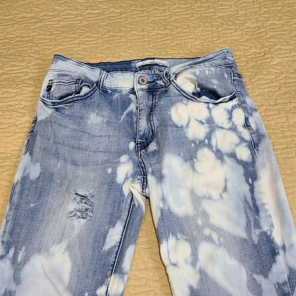 KanCan distressed trashed jeans size 28